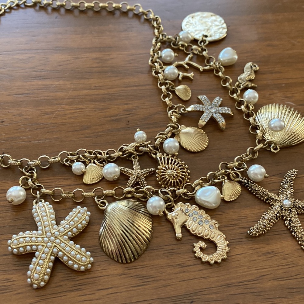 Costume Sea Shell Necklsce - Picture 3 of 4